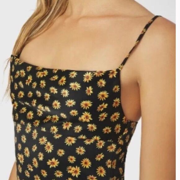 NEW WeWoreWhat cowl midi disty daisies Sundress size 6 - Picture 2 of 7